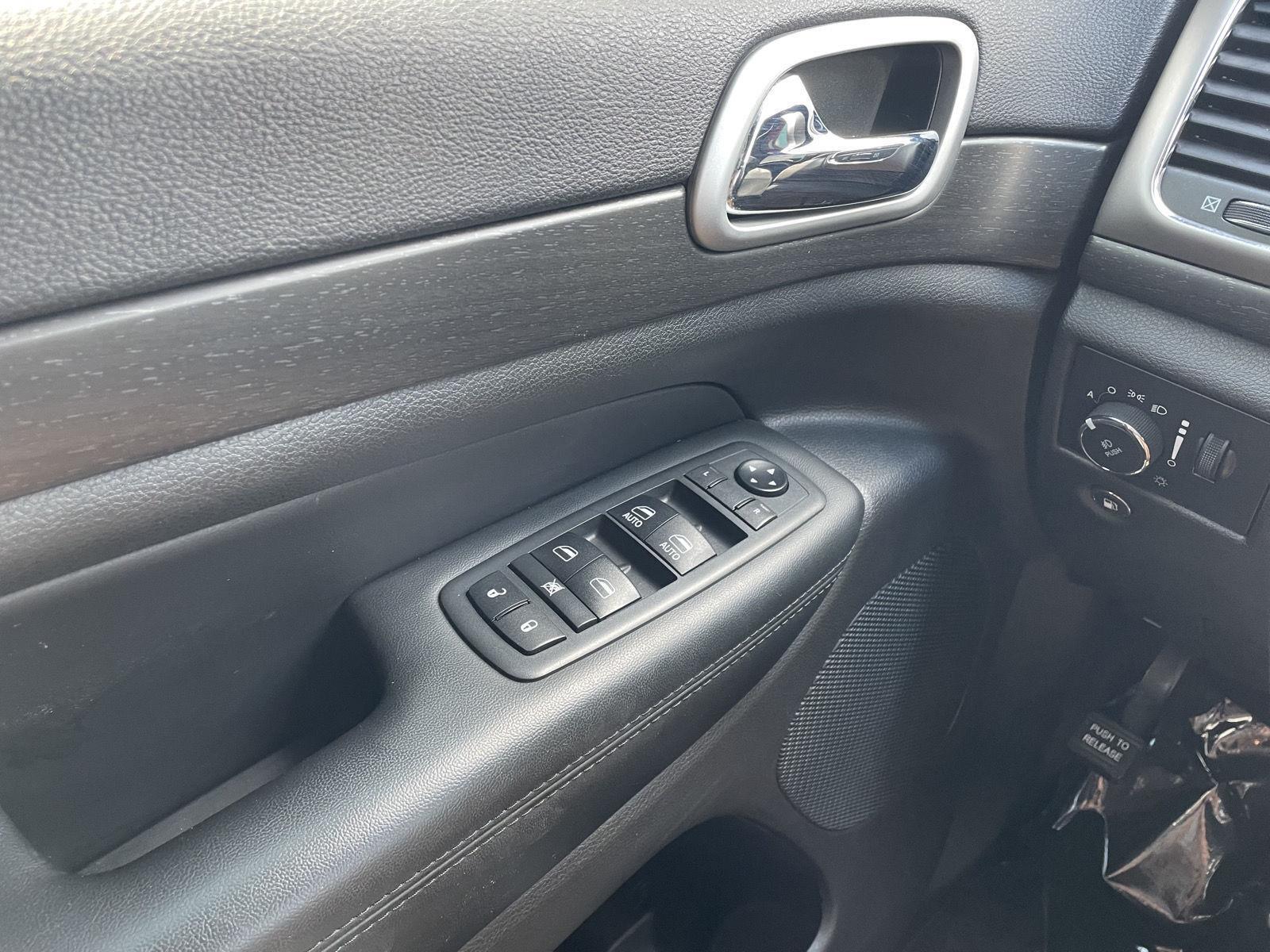 Vehicle photo 28