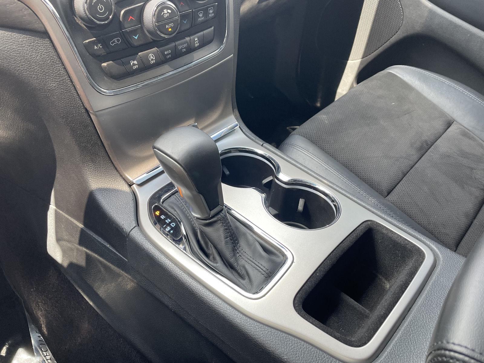 Vehicle photo 29