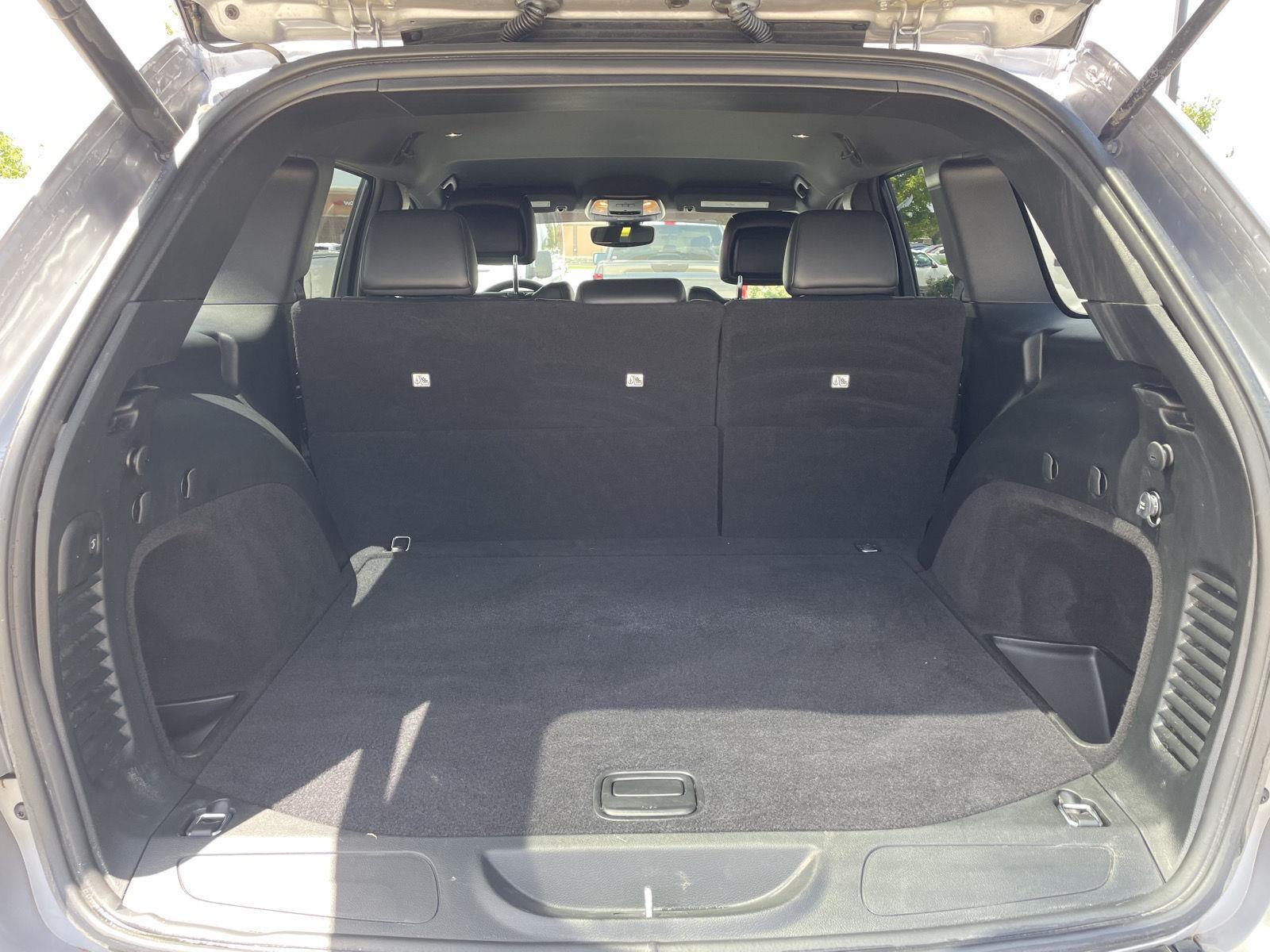 Vehicle photo 33