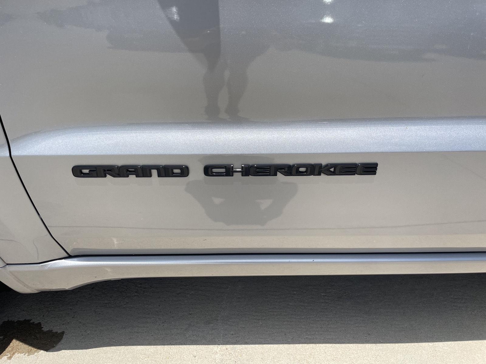 Vehicle photo 35