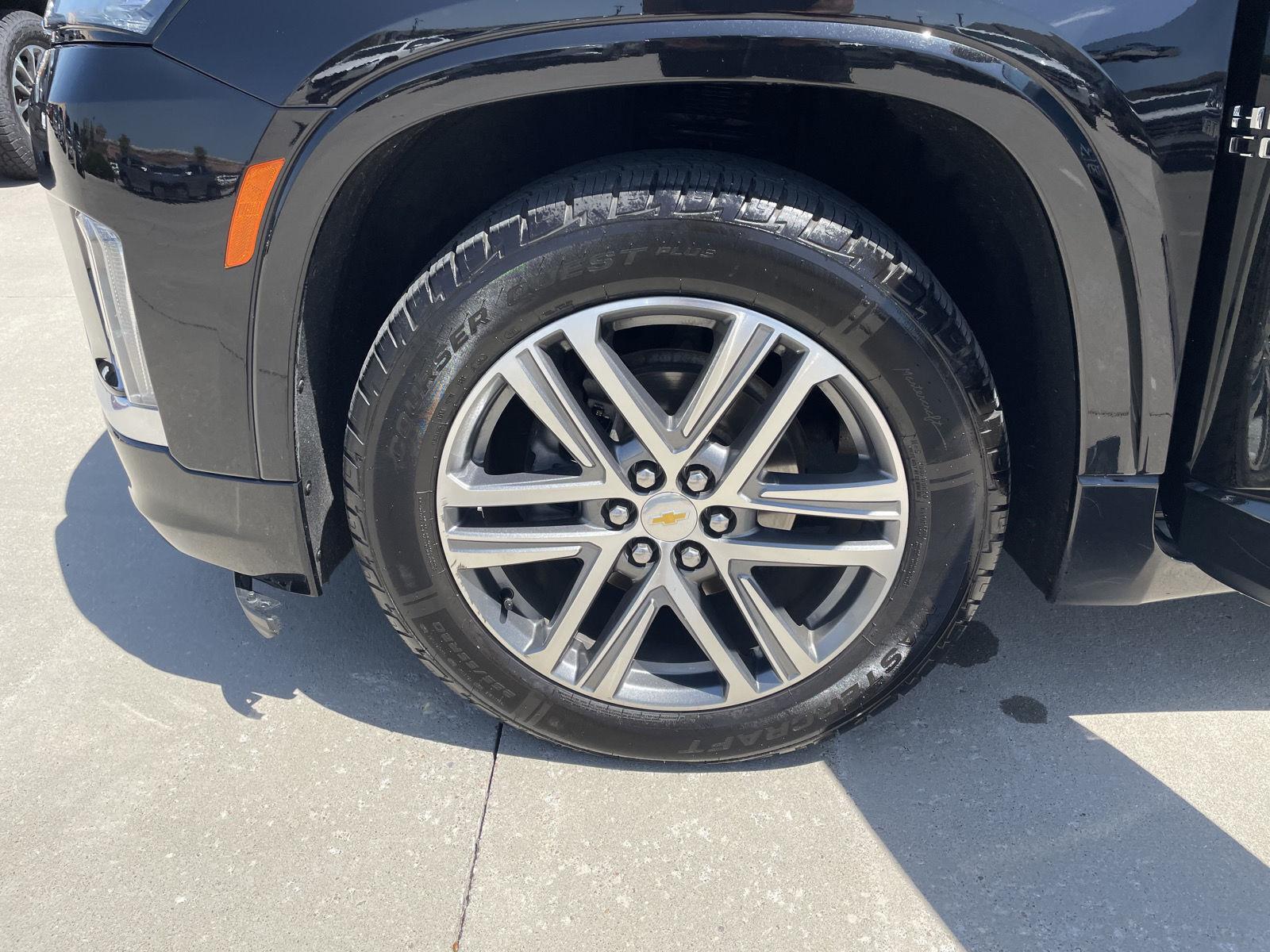 Vehicle photo 10