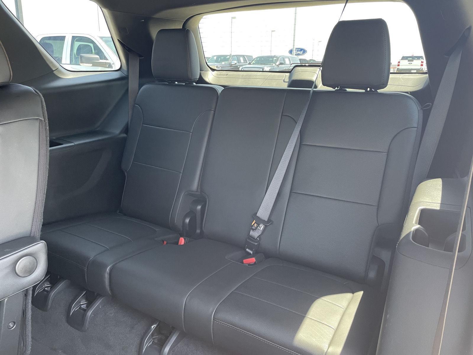 Vehicle photo 22