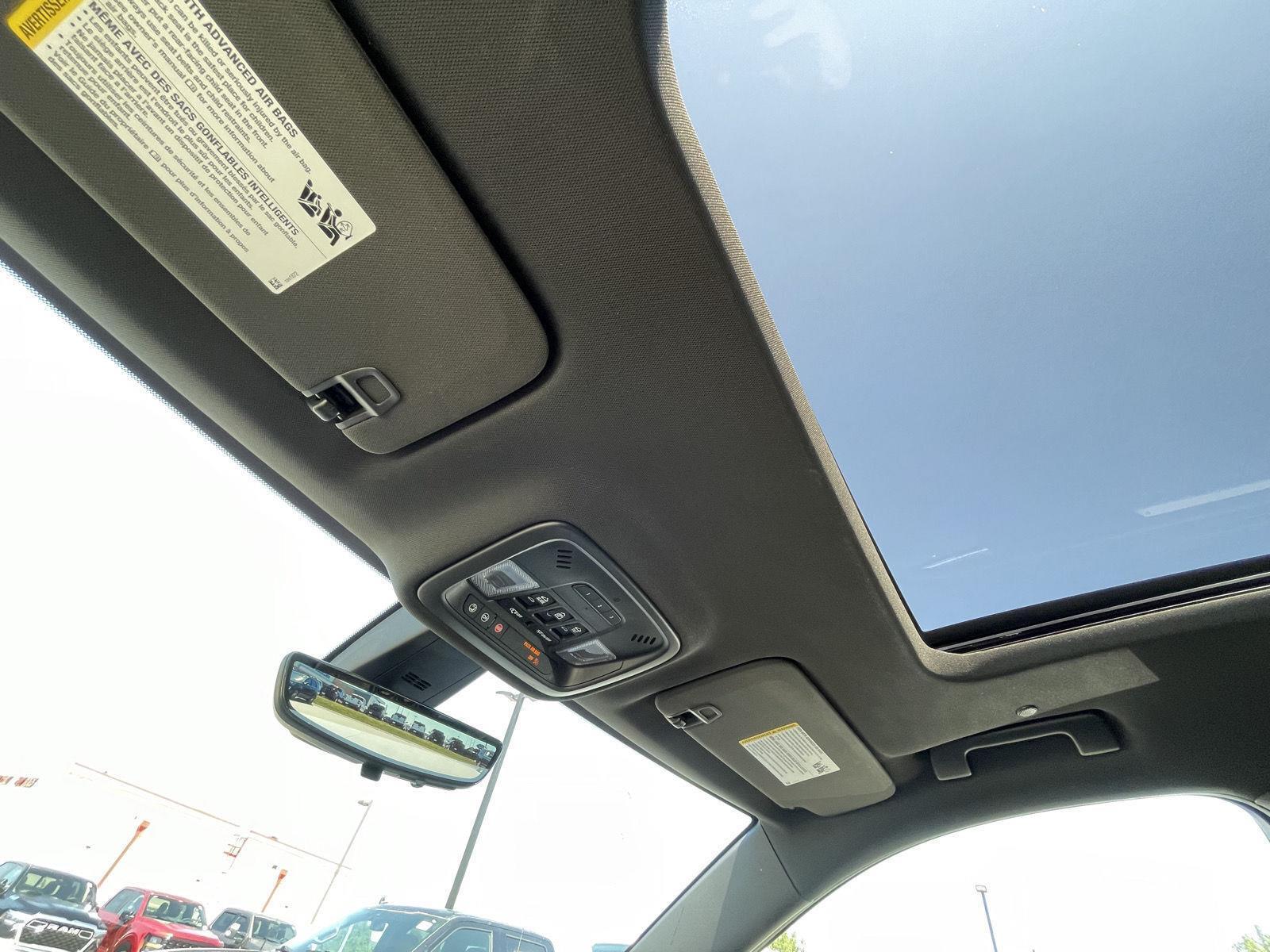 Vehicle photo 23