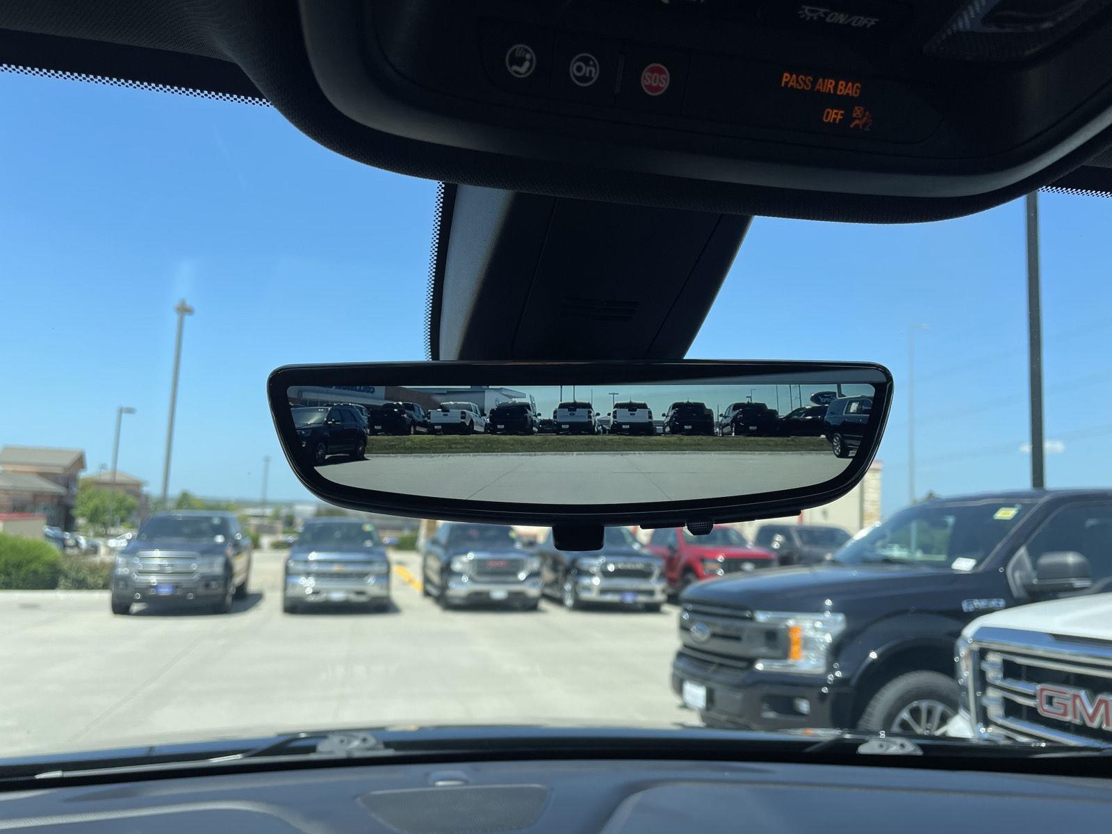 Vehicle photo 24