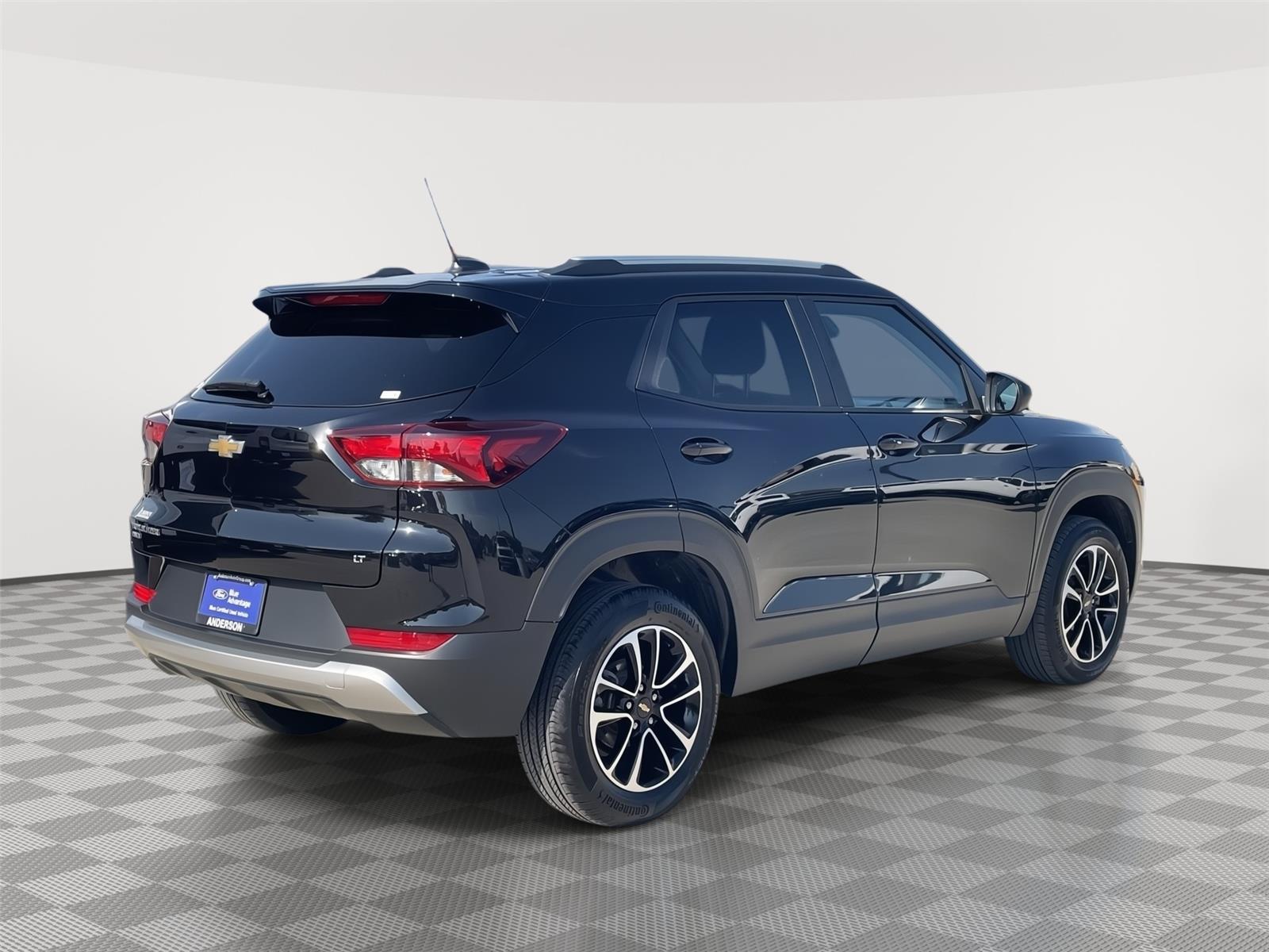 Vehicle photo 7
