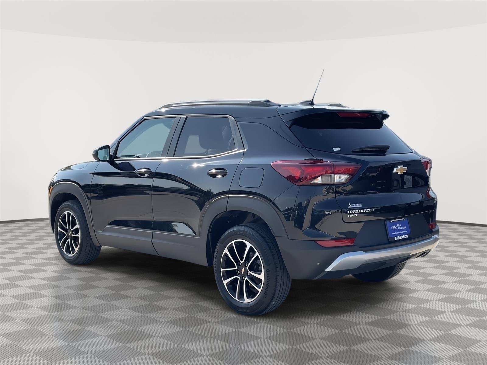 Vehicle photo 9