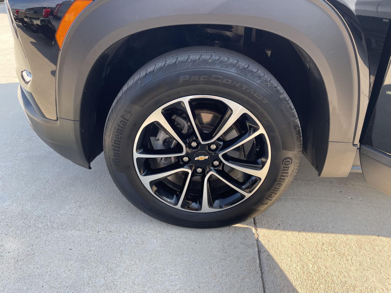 Vehicle photo 10