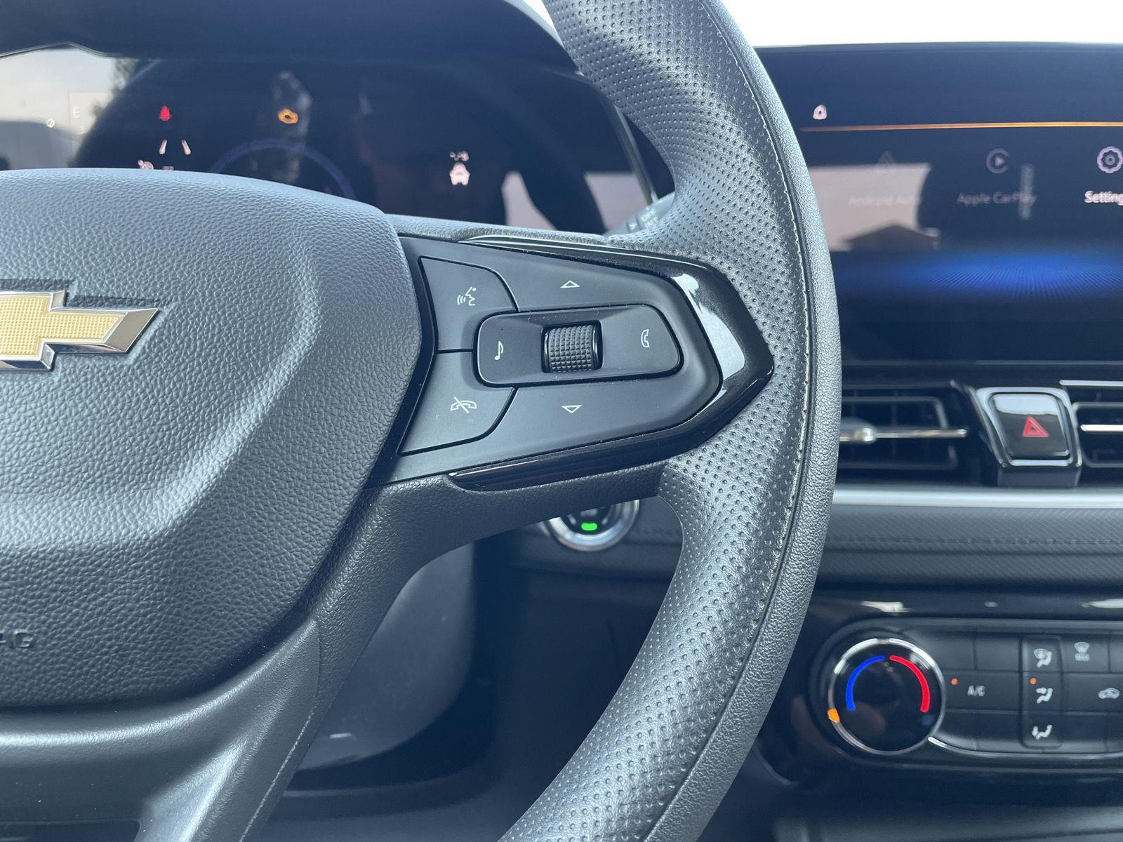 Vehicle photo 14