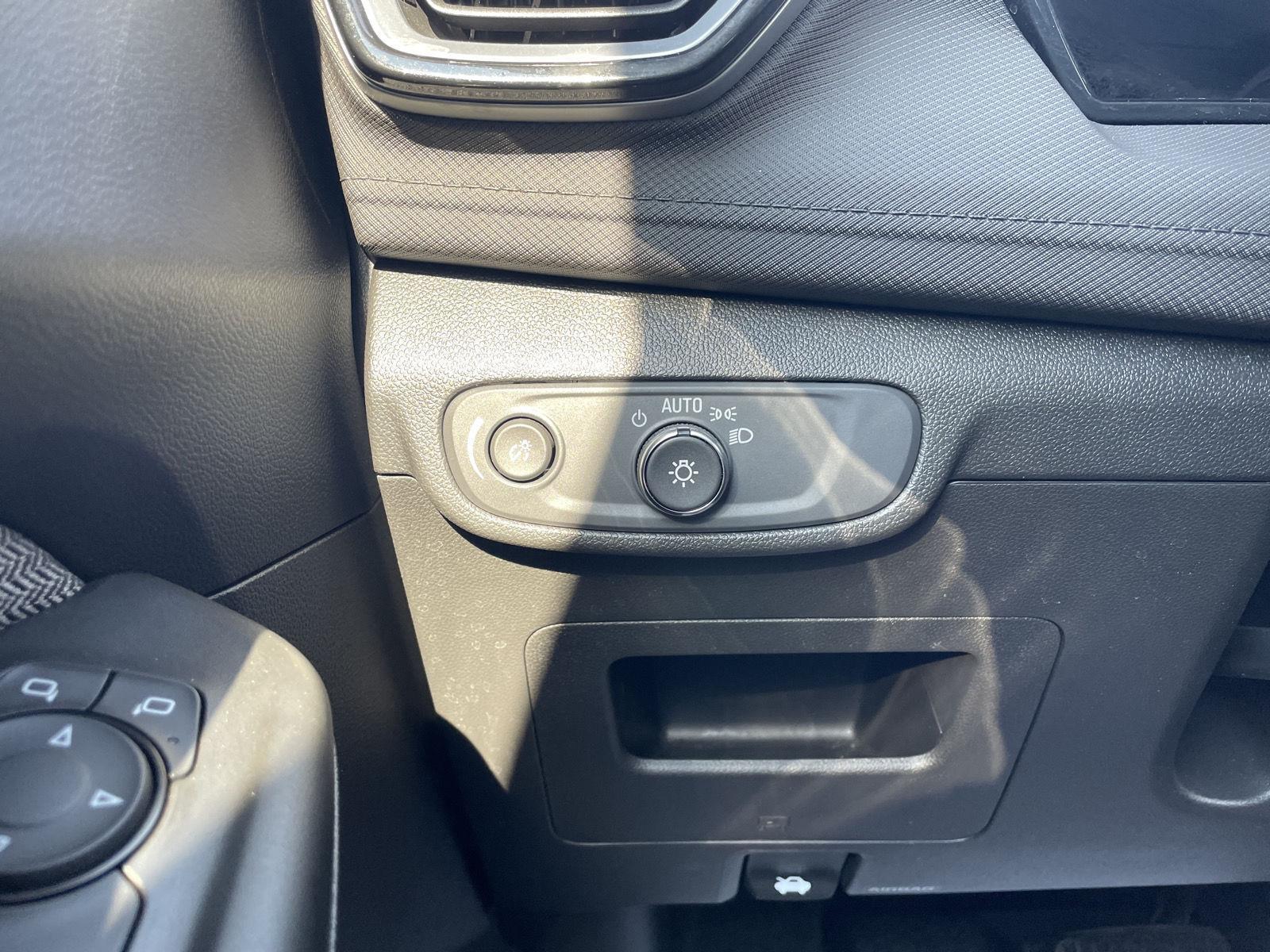 Vehicle photo 15