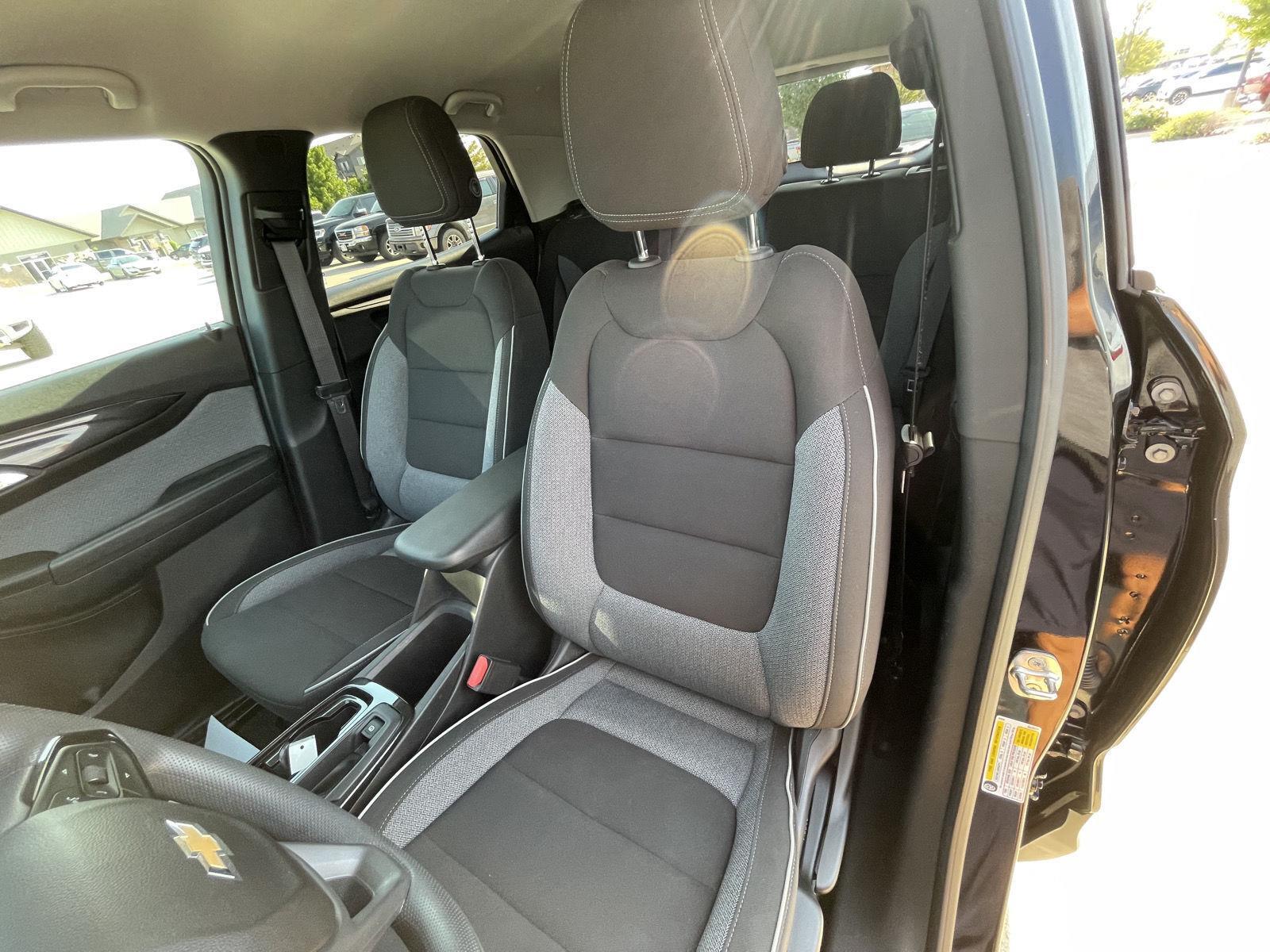 Vehicle photo 17