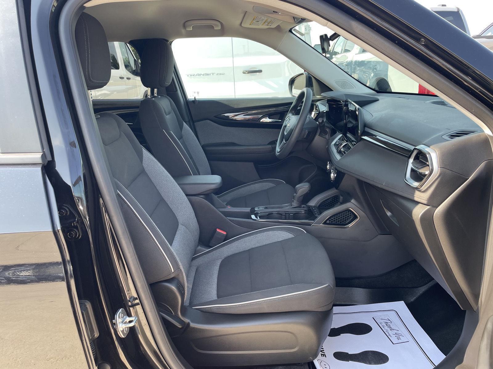 Vehicle photo 18