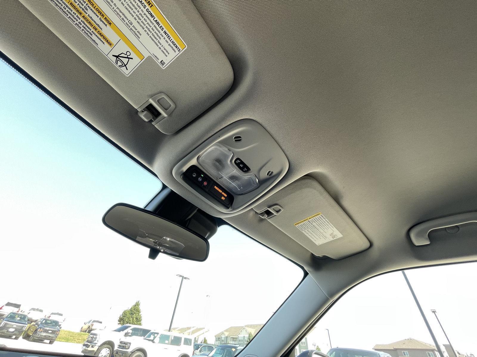 Vehicle photo 19