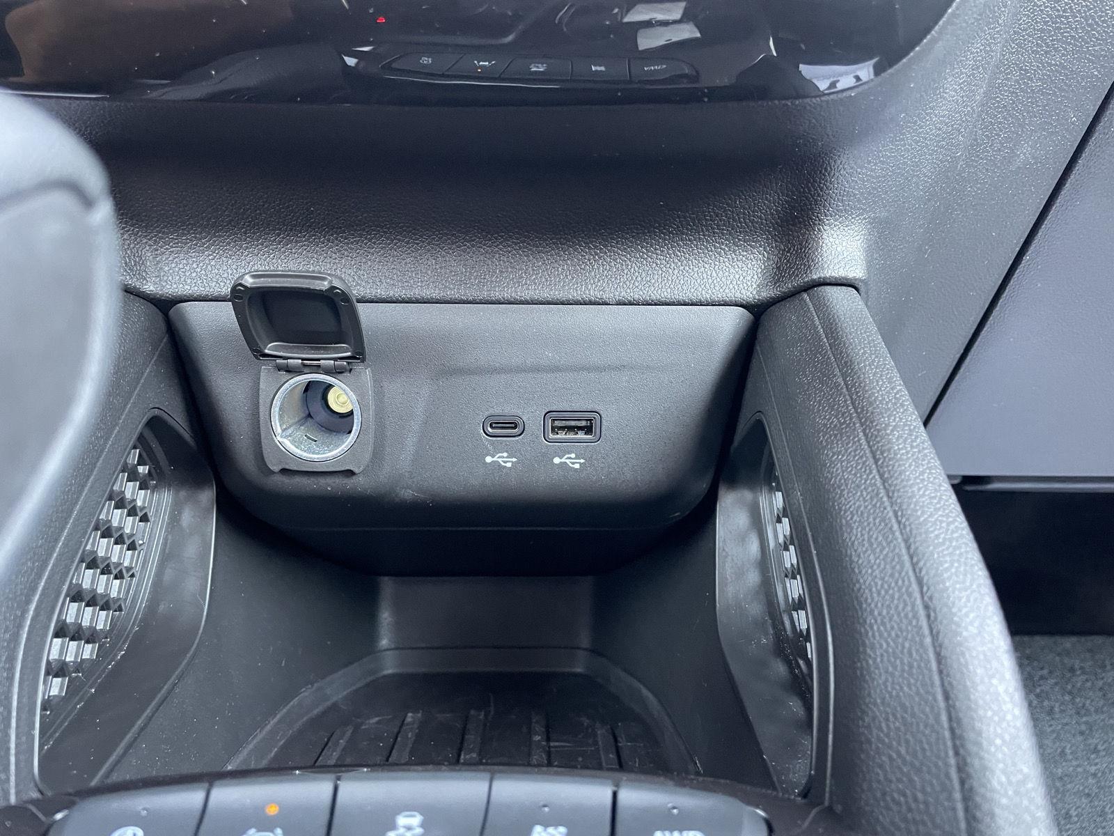 Vehicle photo 24