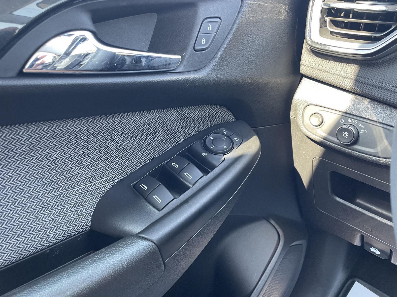 Vehicle photo 25