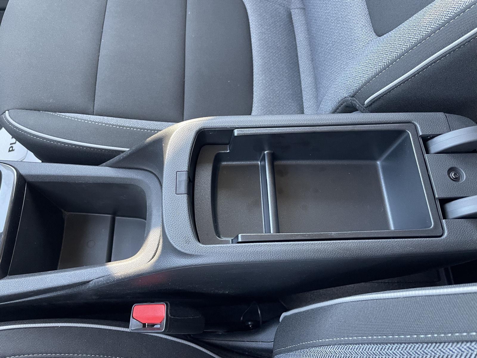 Vehicle photo 27