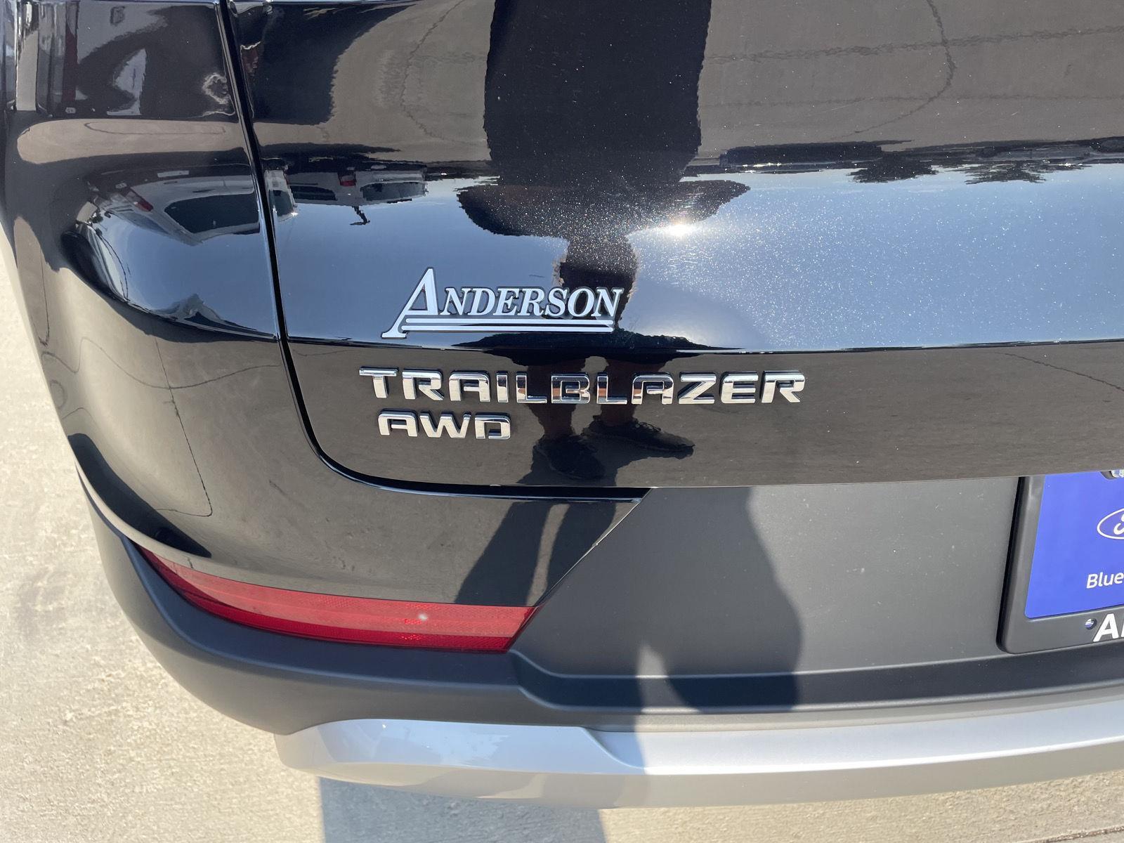 Vehicle photo 32