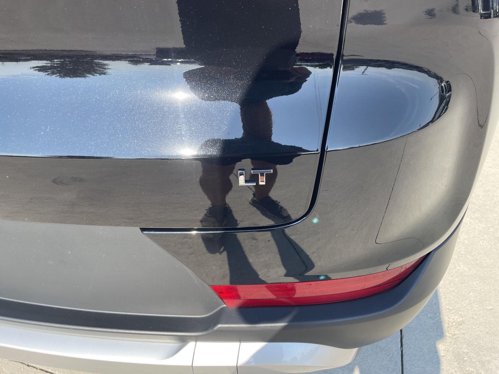 Vehicle photo 33