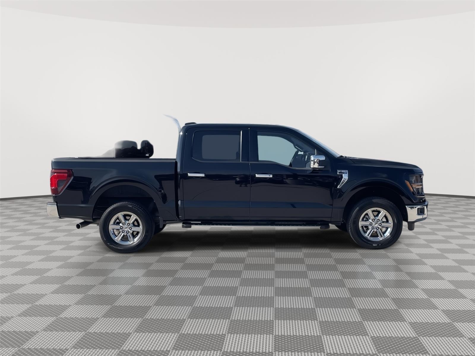 Vehicle photo 6