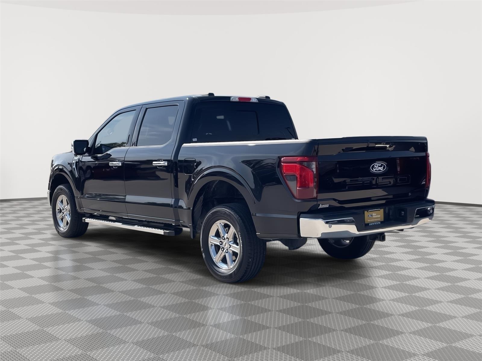 Vehicle photo 9