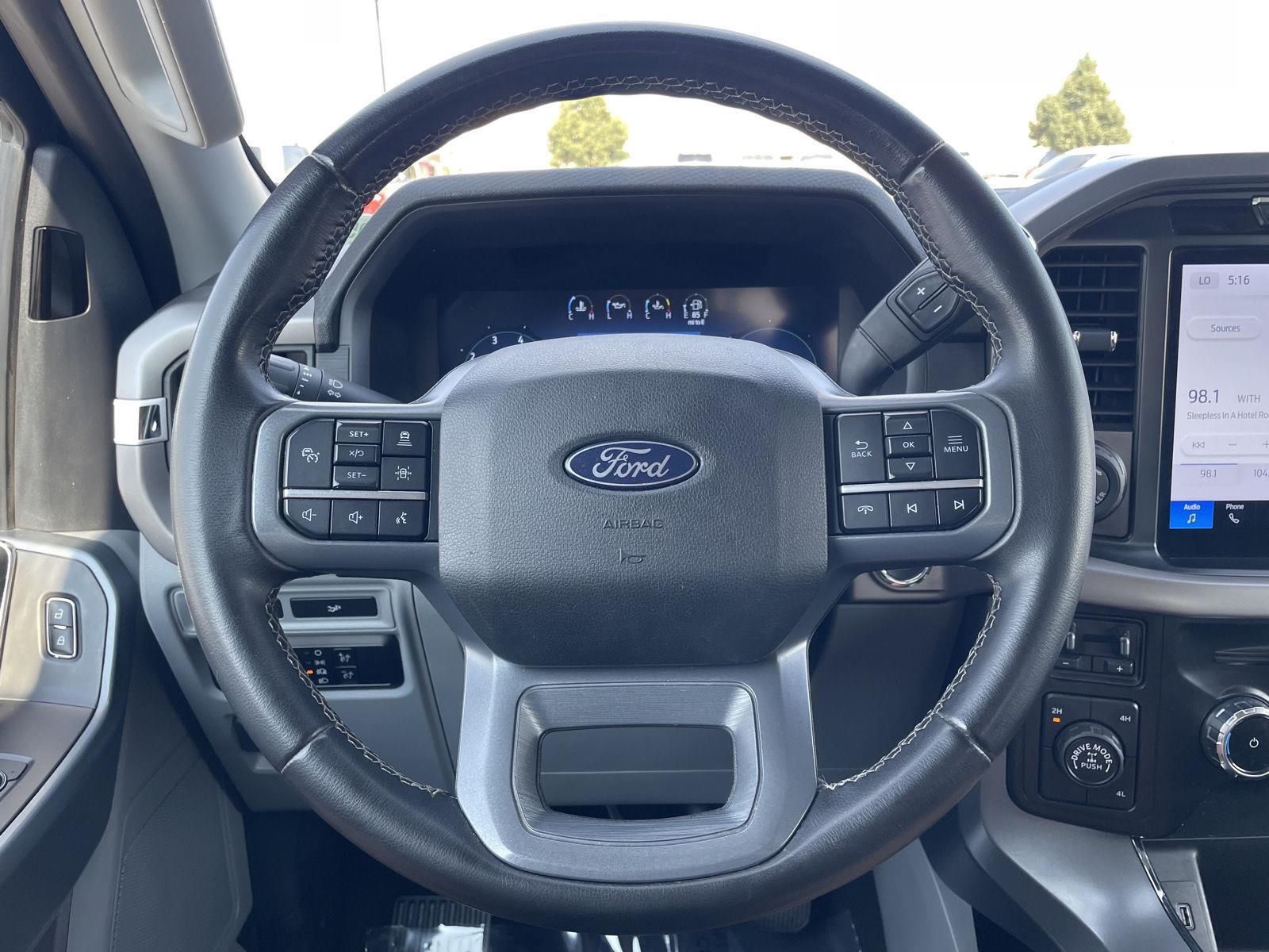 Vehicle photo 12