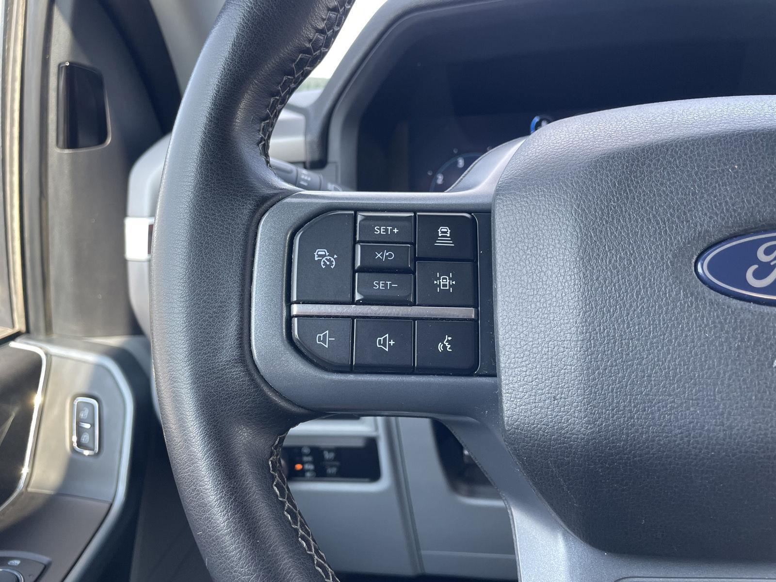 Vehicle photo 13