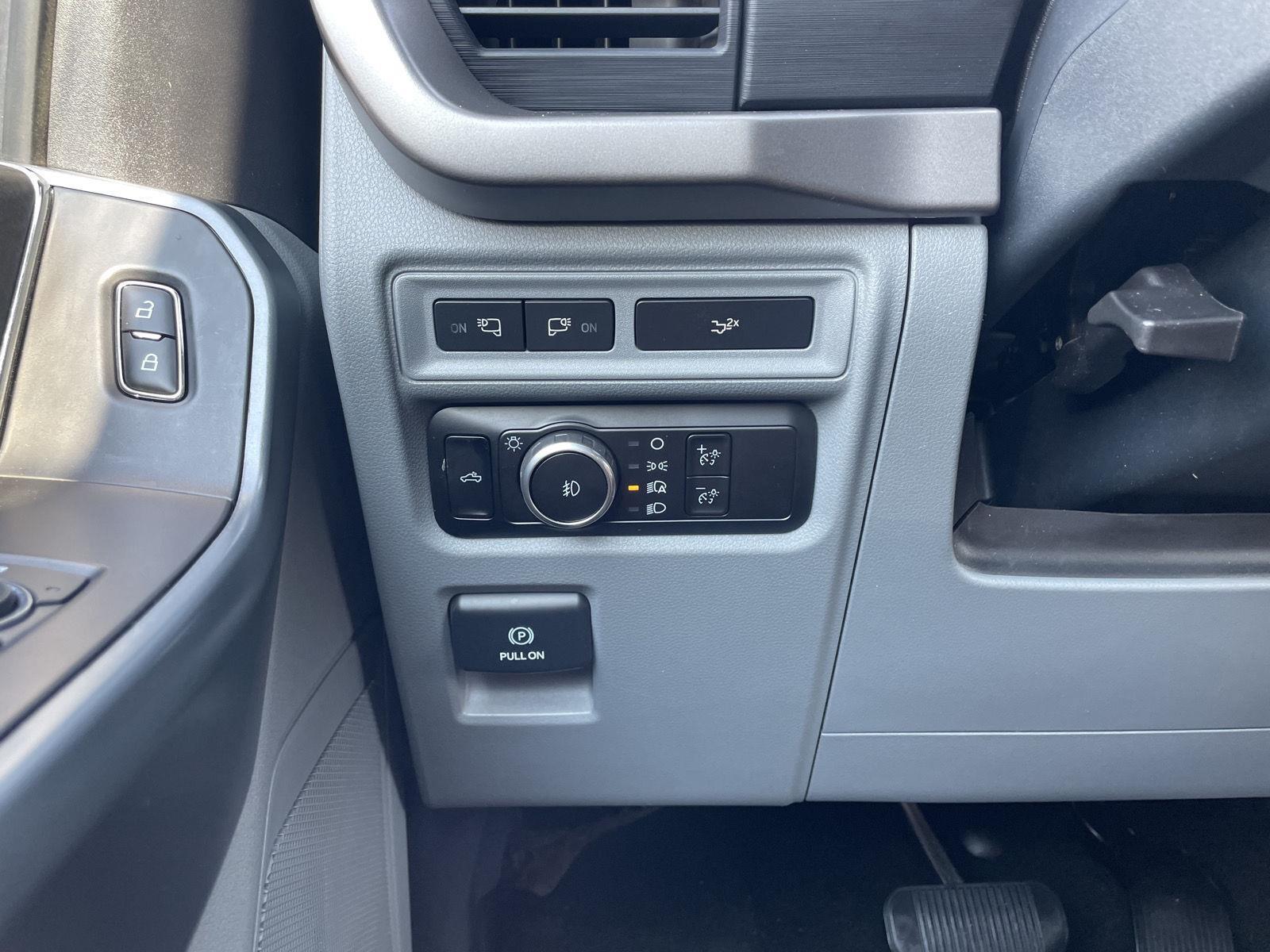 Vehicle photo 16