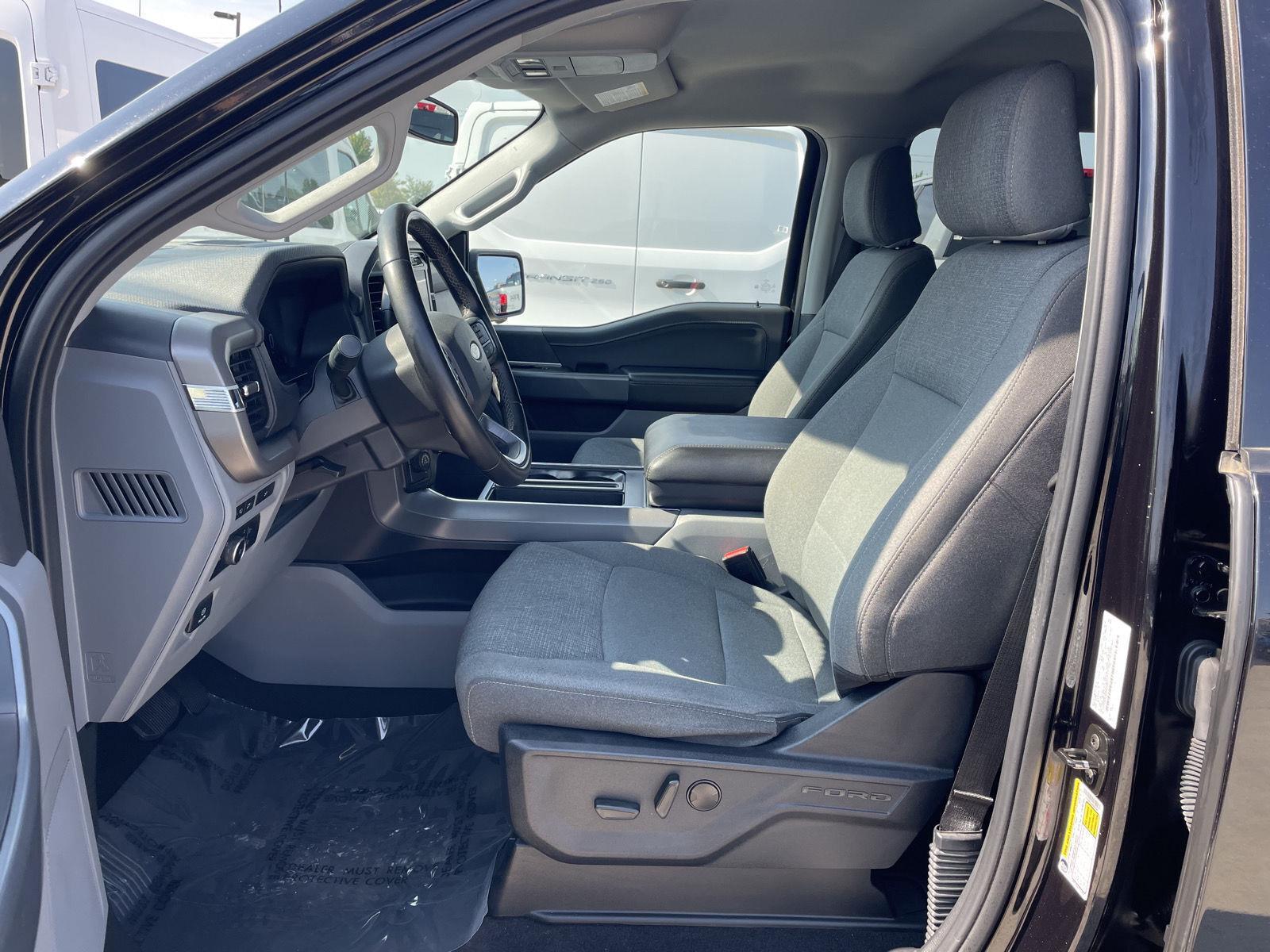 Vehicle photo 17