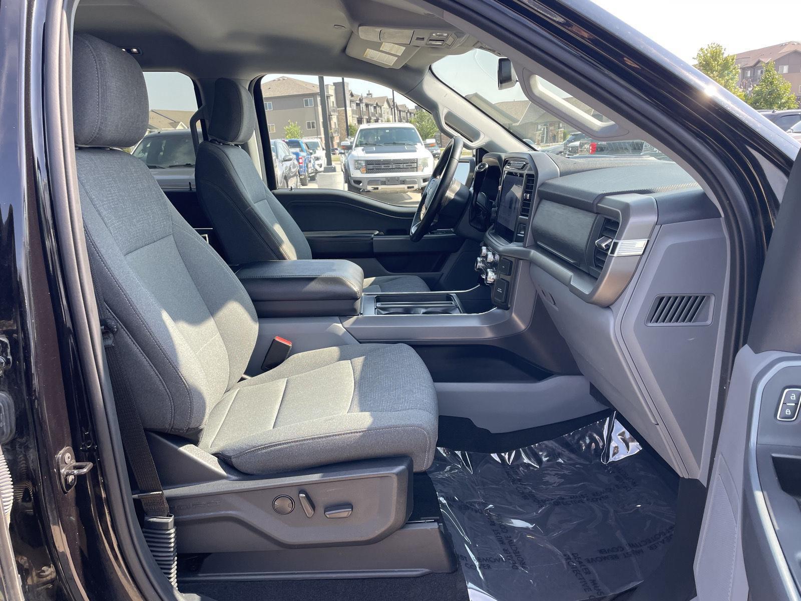 Vehicle photo 19