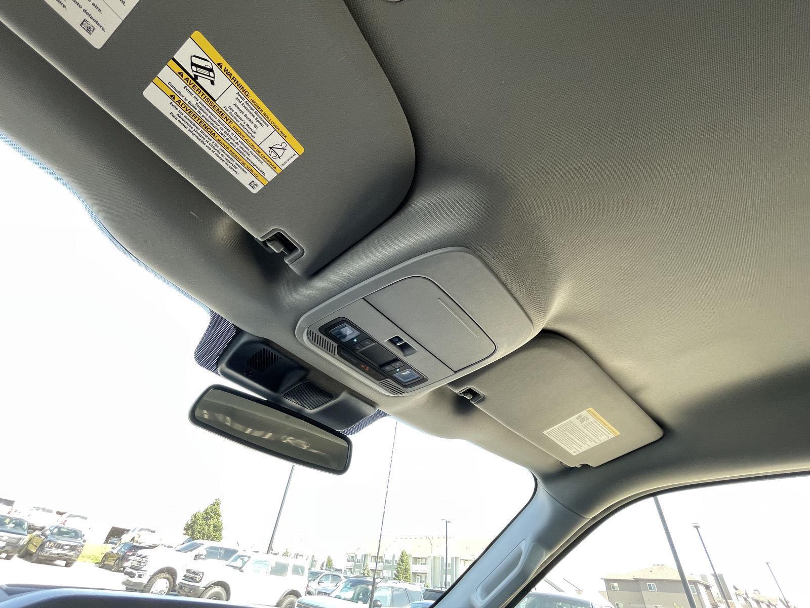 Vehicle photo 21