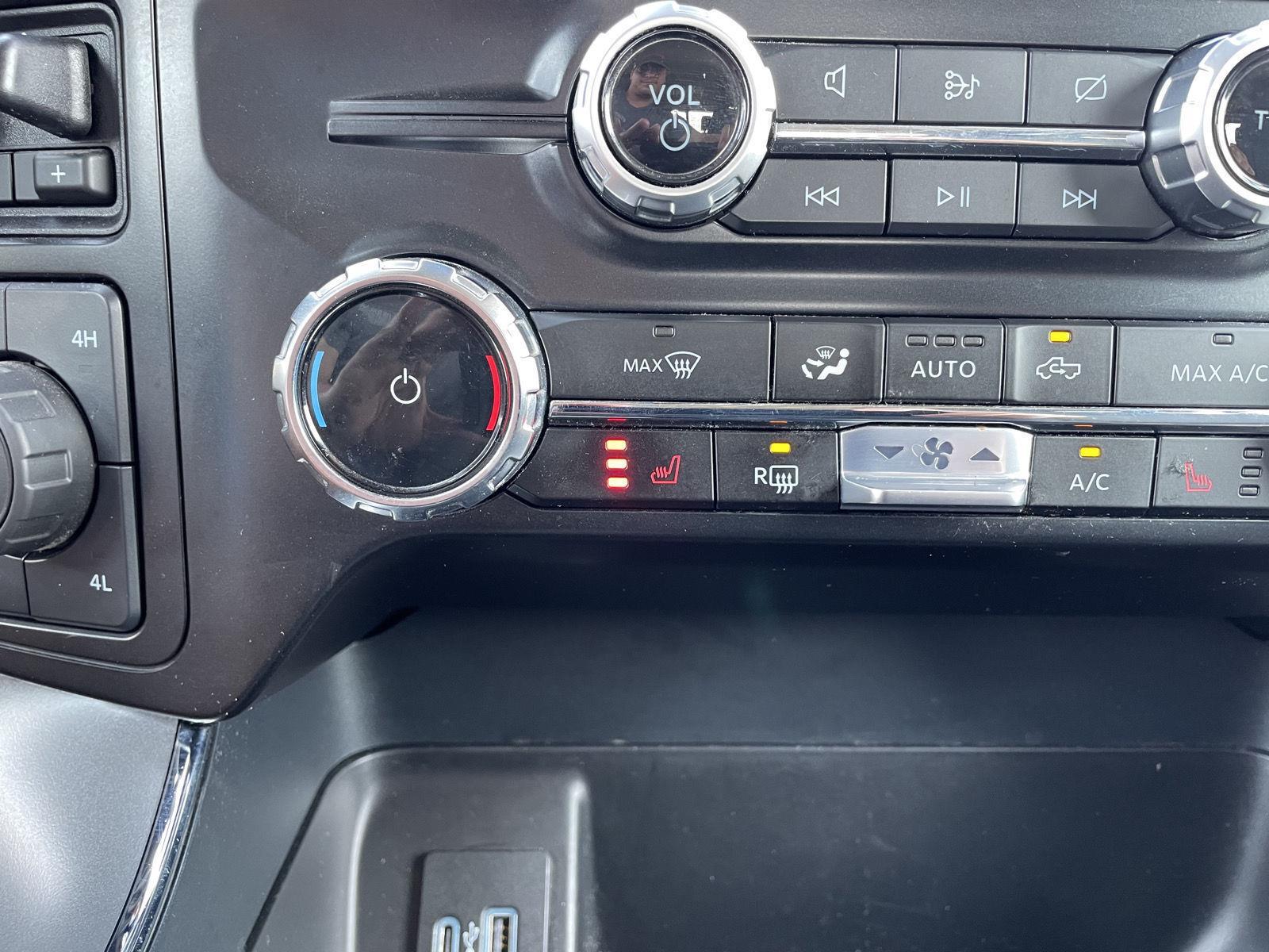 Vehicle photo 28