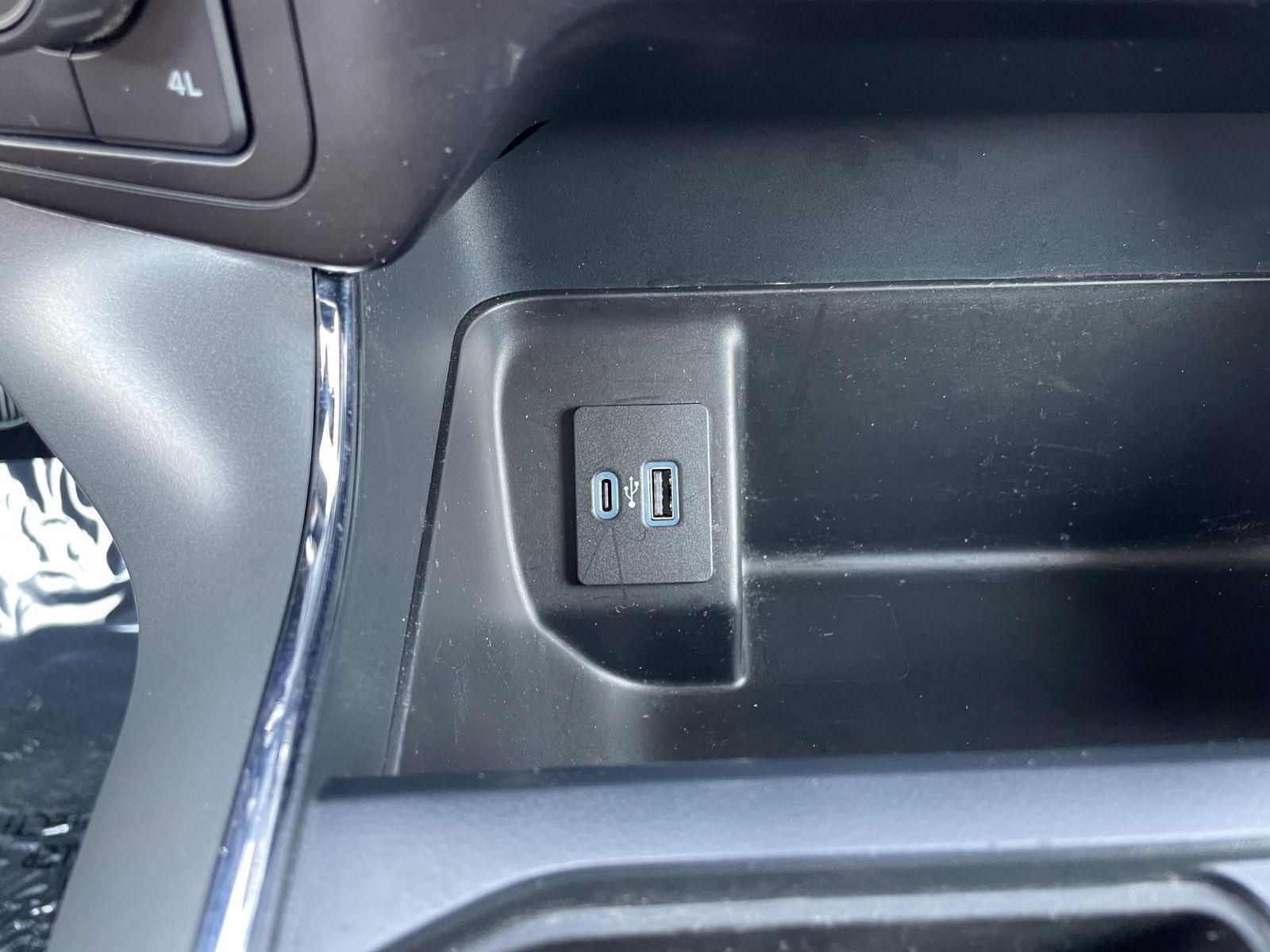 Vehicle photo 29