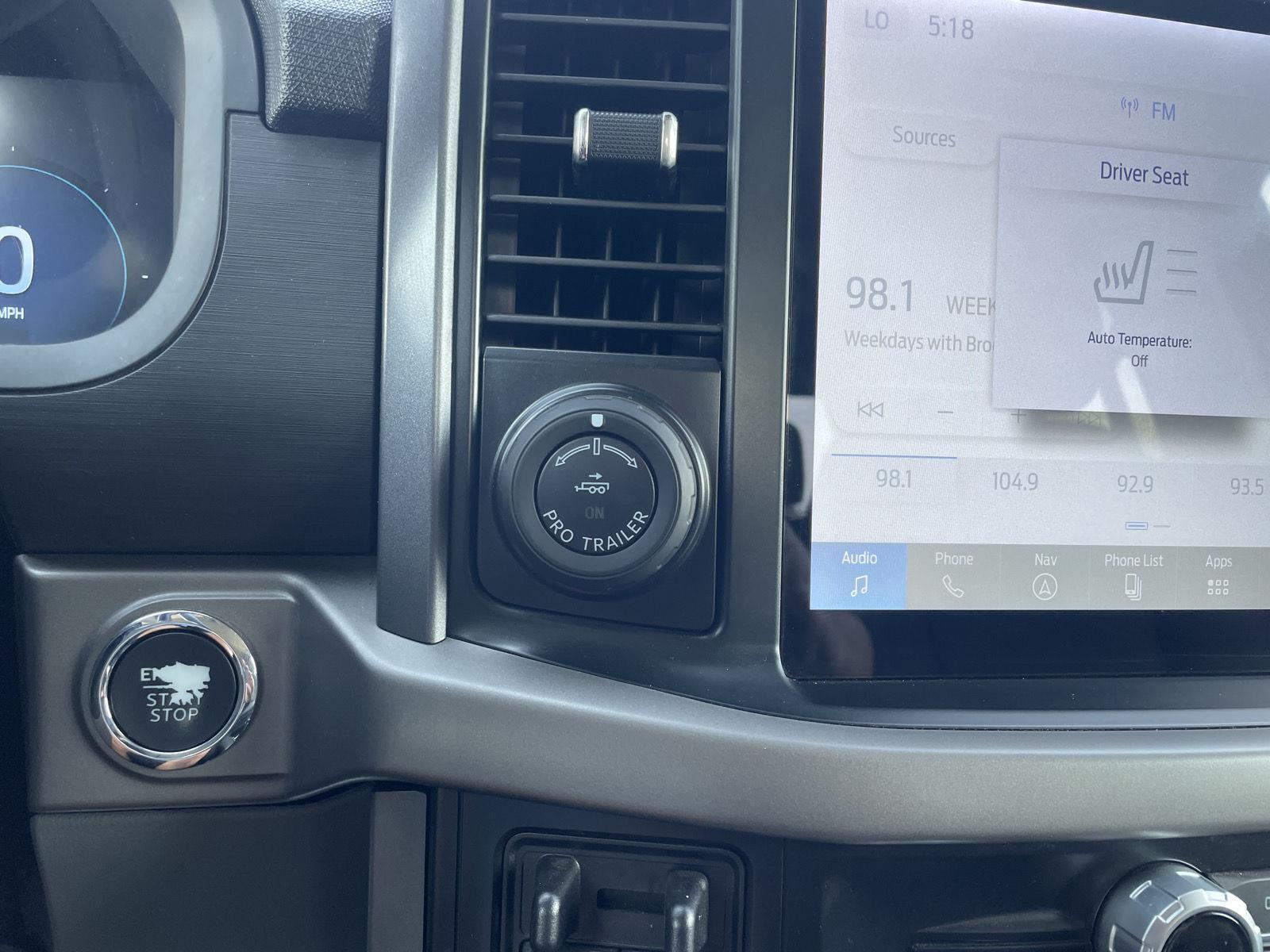 Vehicle photo 30