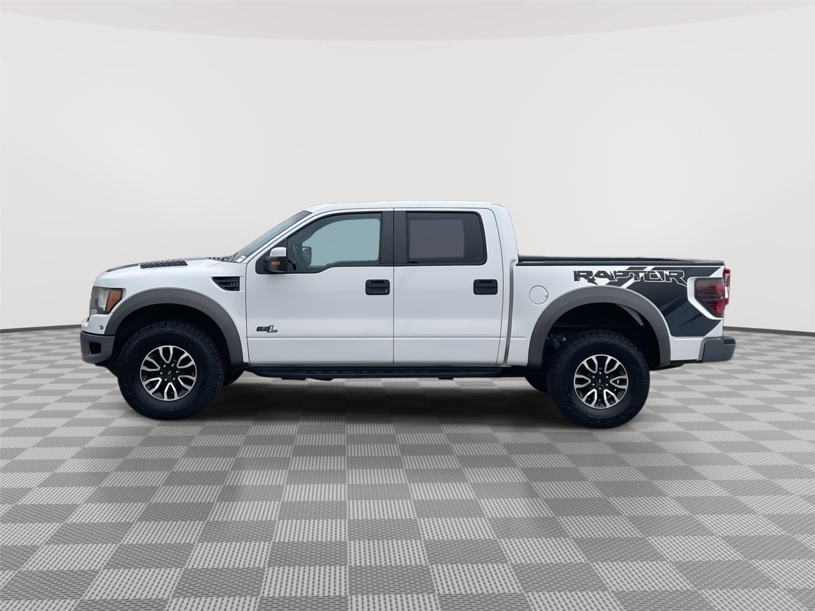 Vehicle photo 2