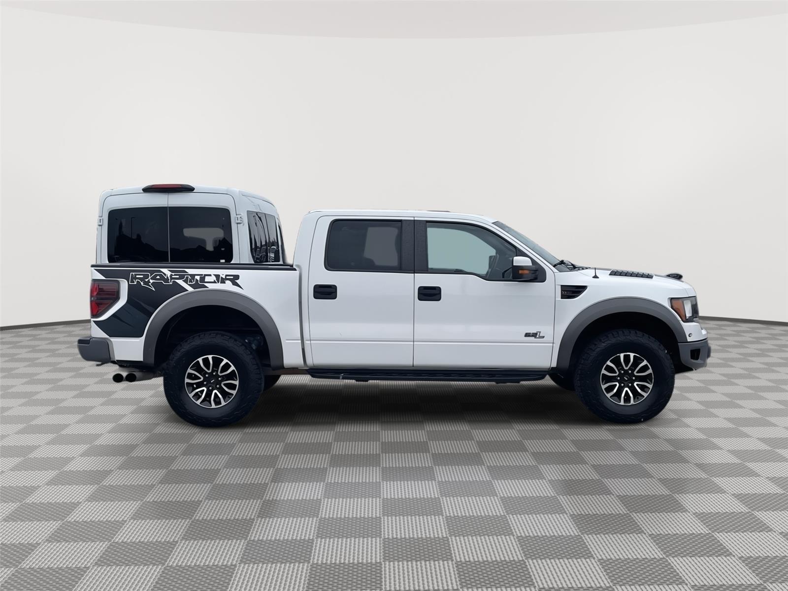 Vehicle photo 6