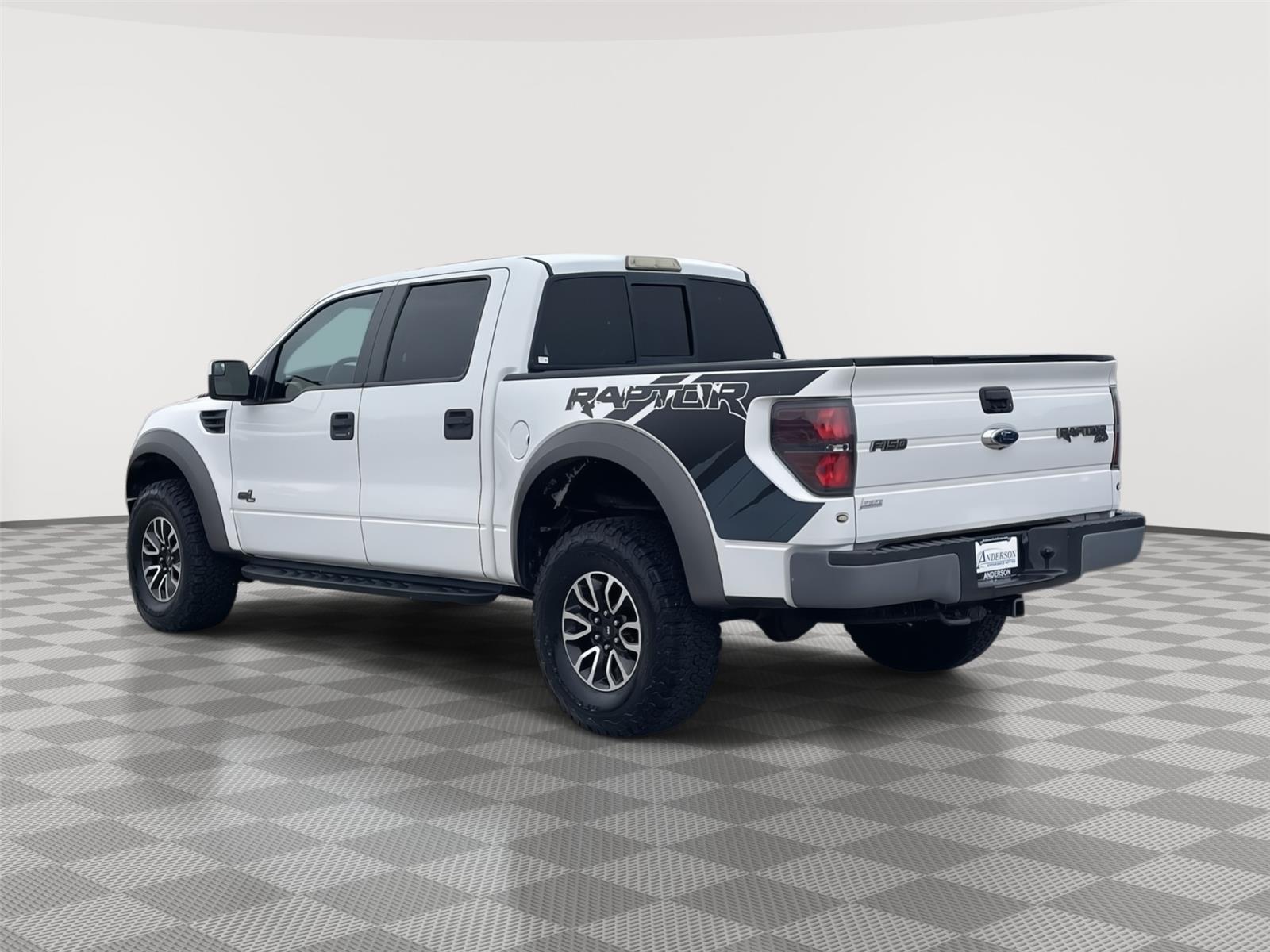Vehicle photo 9