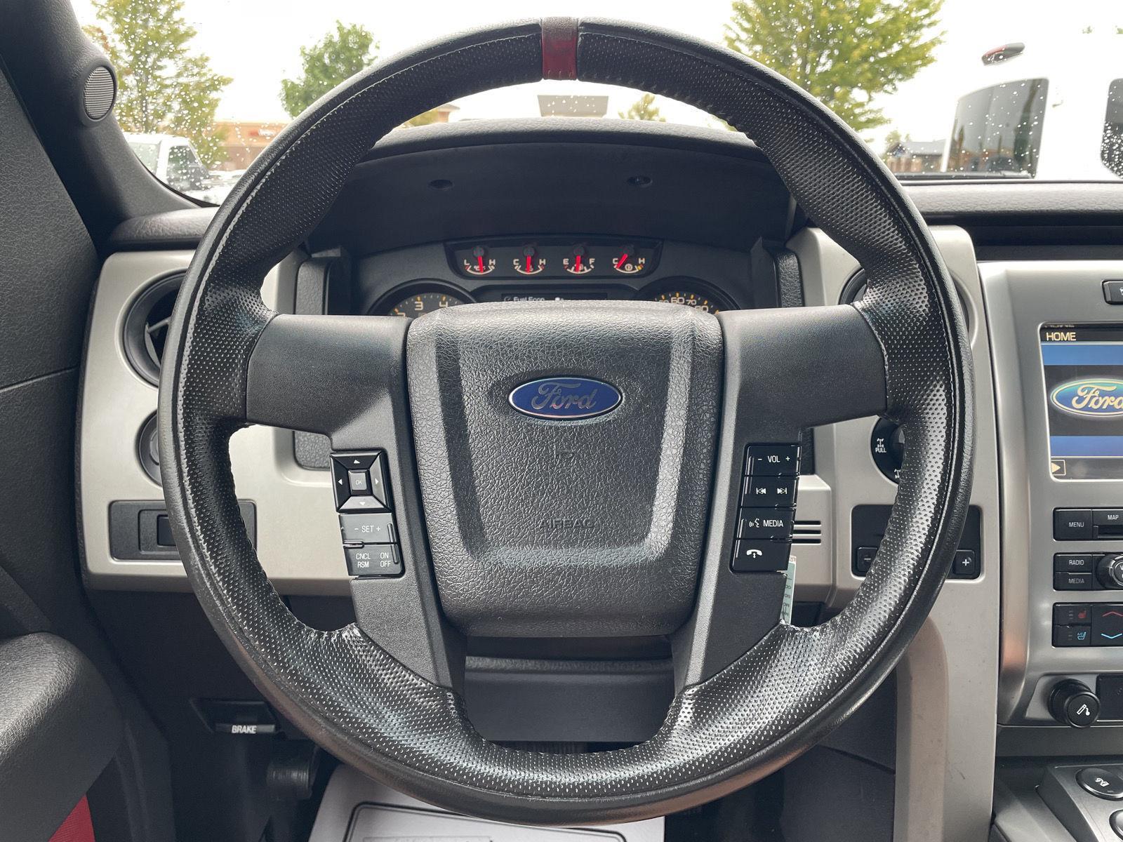 Vehicle photo 12
