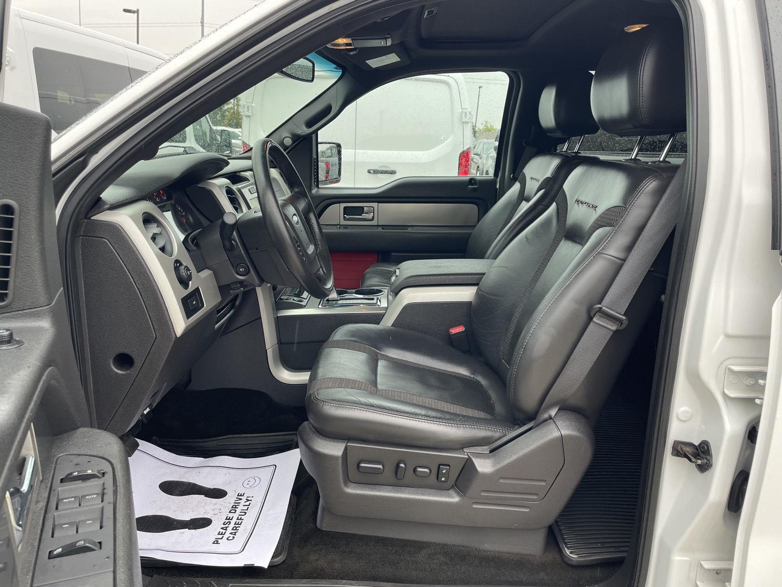 Vehicle photo 17