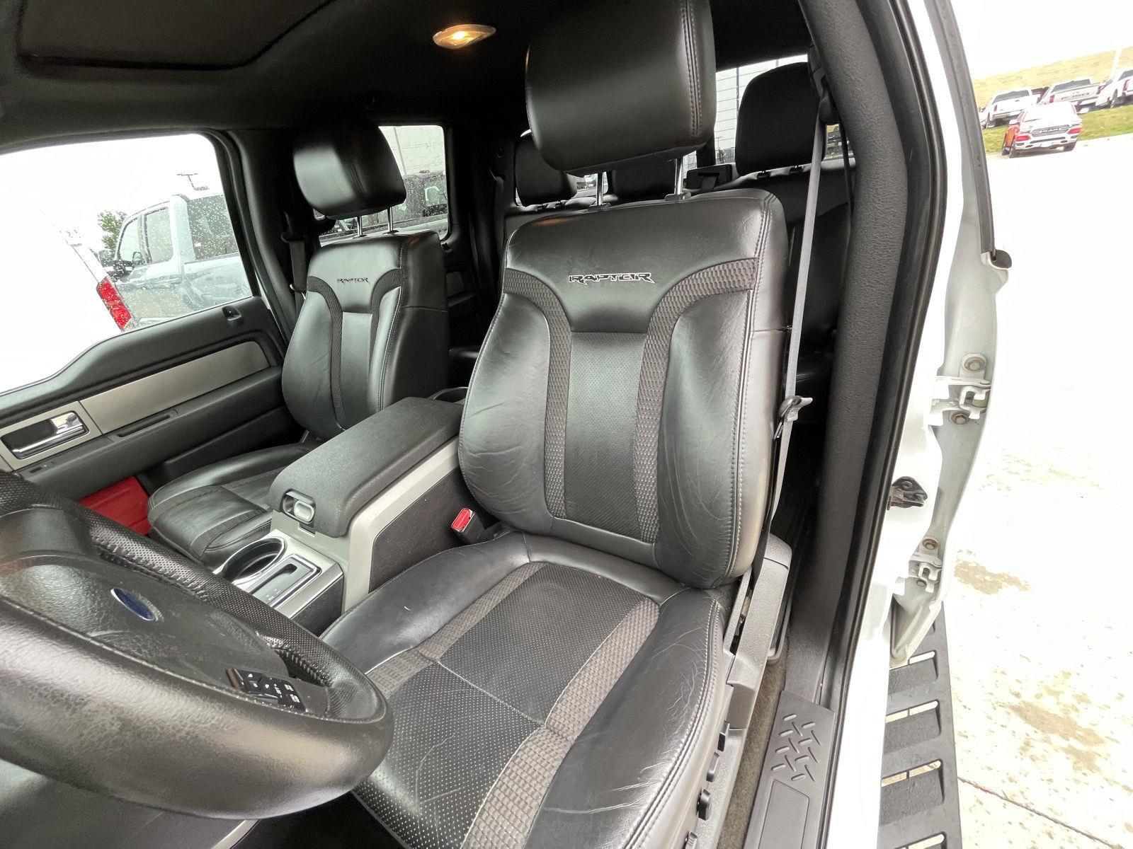 Vehicle photo 18
