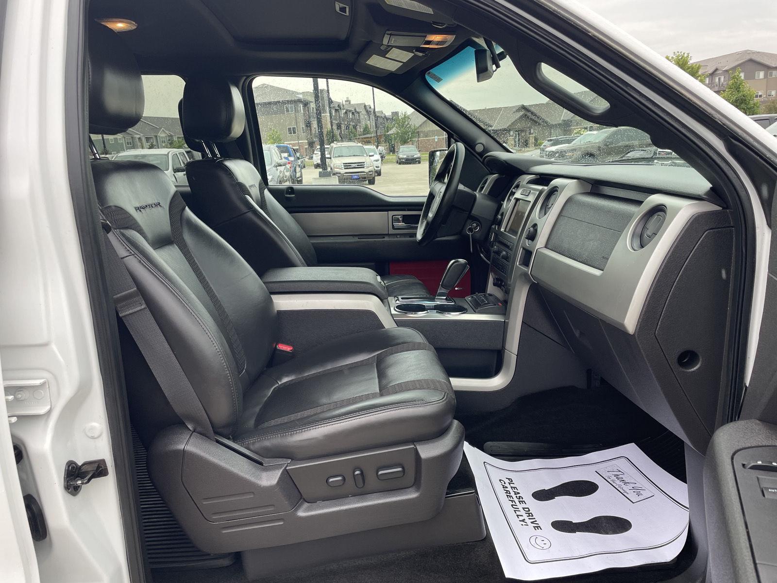 Vehicle photo 19