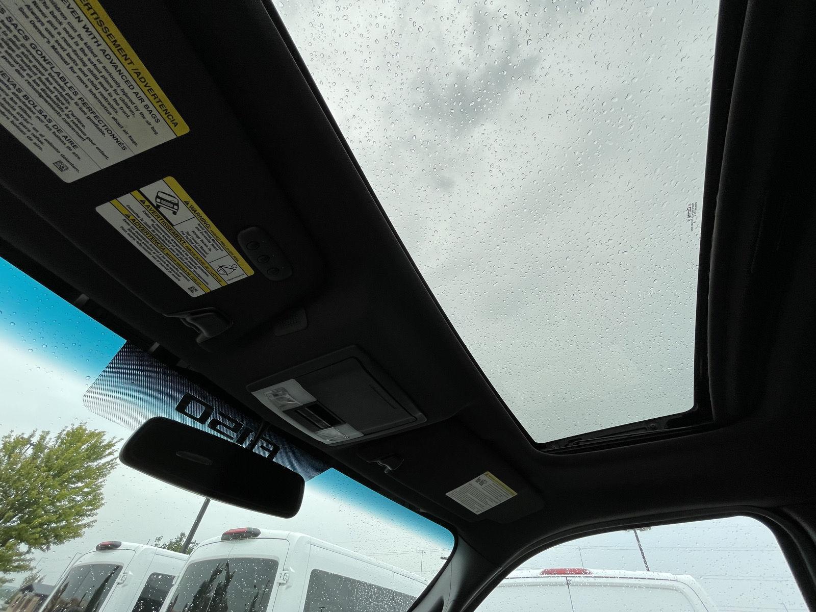 Vehicle photo 21