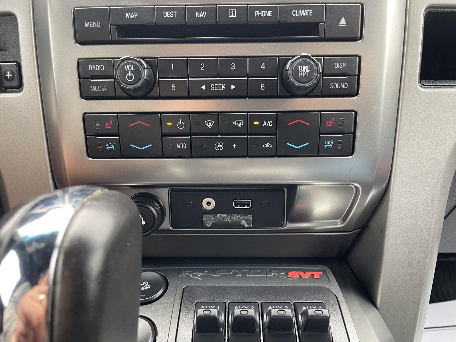 Vehicle photo 26