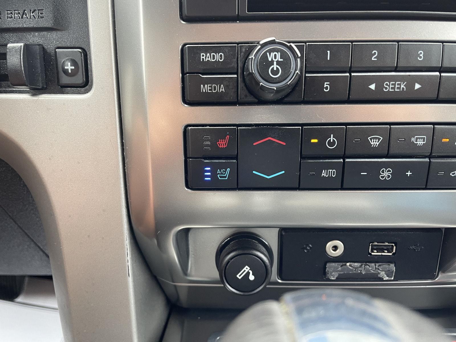 Vehicle photo 28