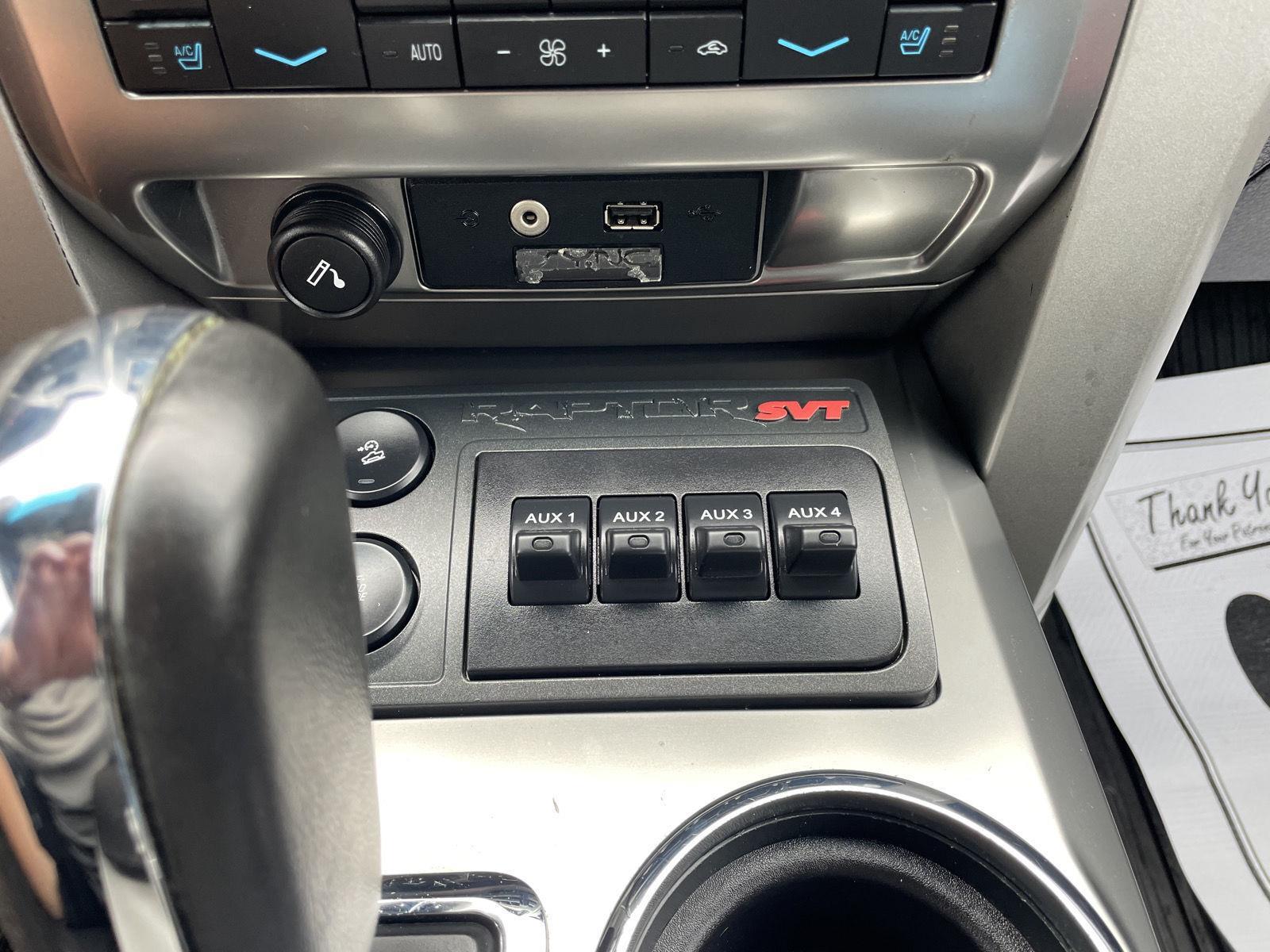 Vehicle photo 29