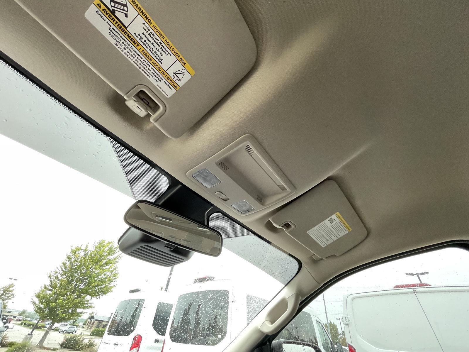 Vehicle photo 21