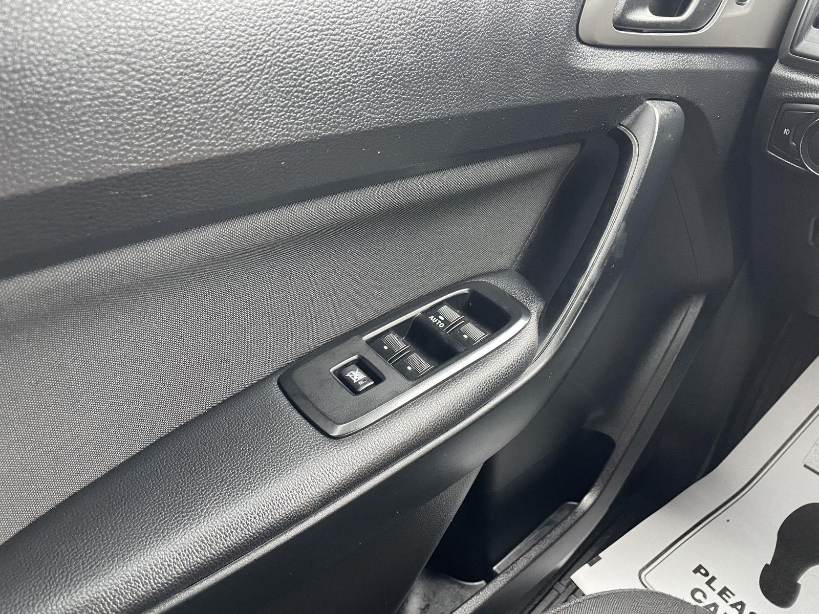 Vehicle photo 27