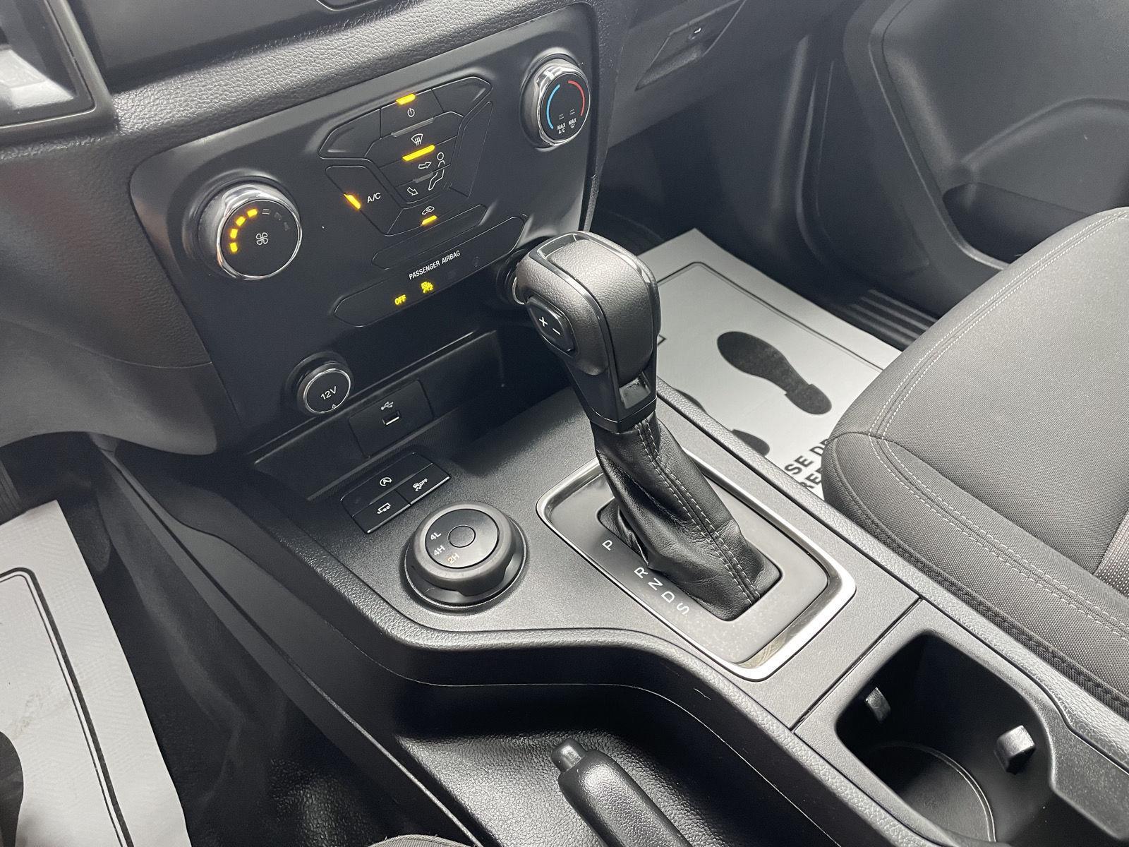 Vehicle photo 28