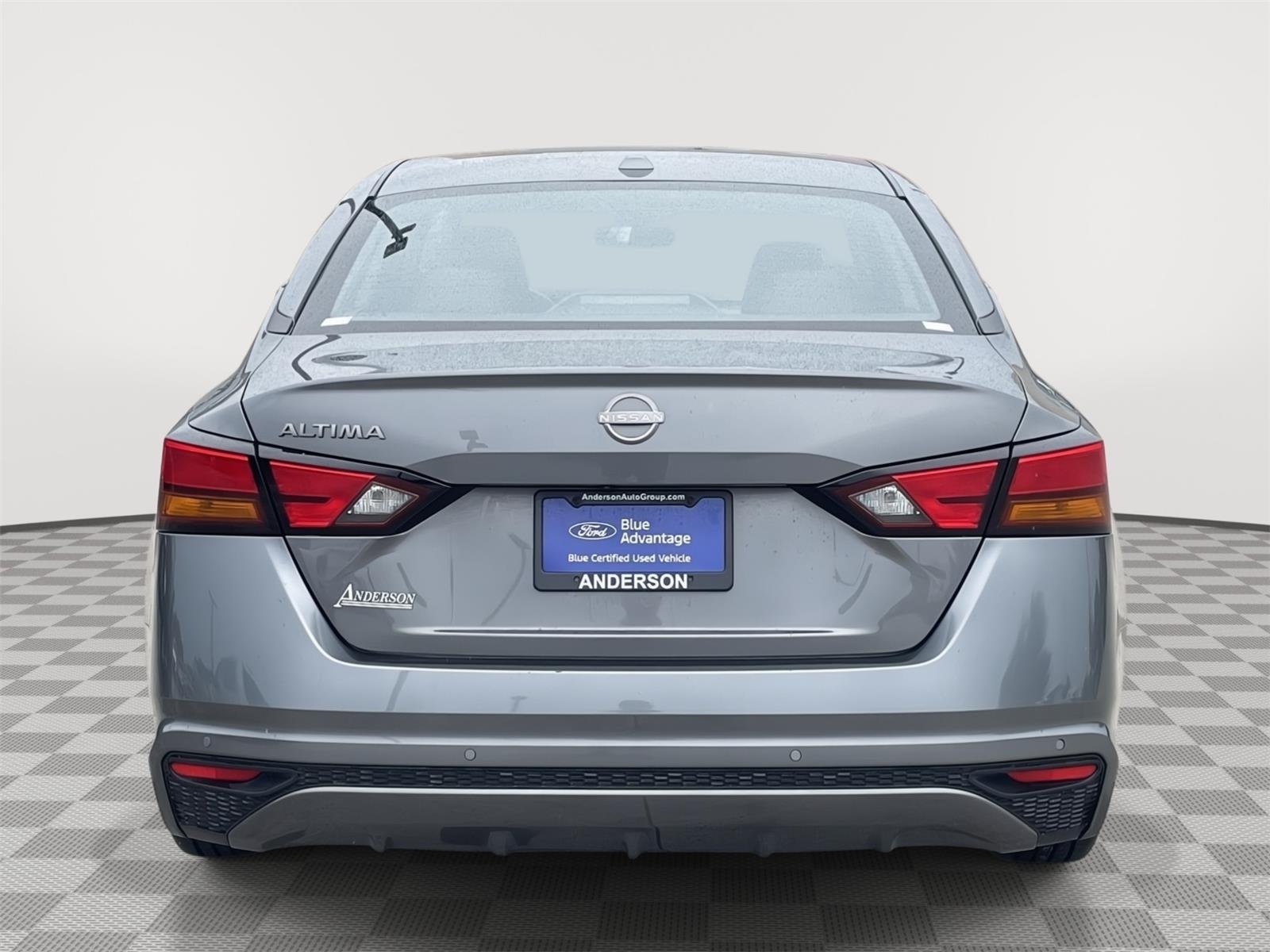 Vehicle photo 8