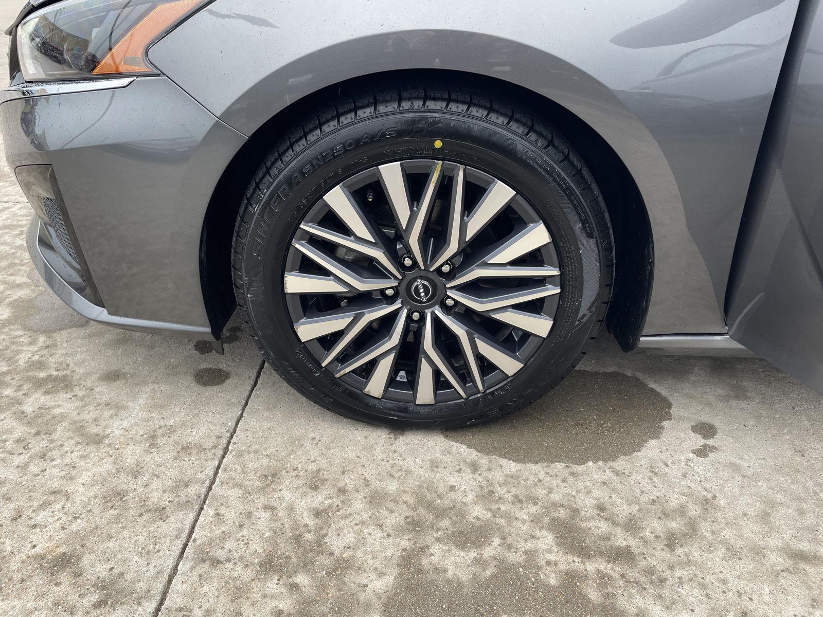Vehicle photo 10