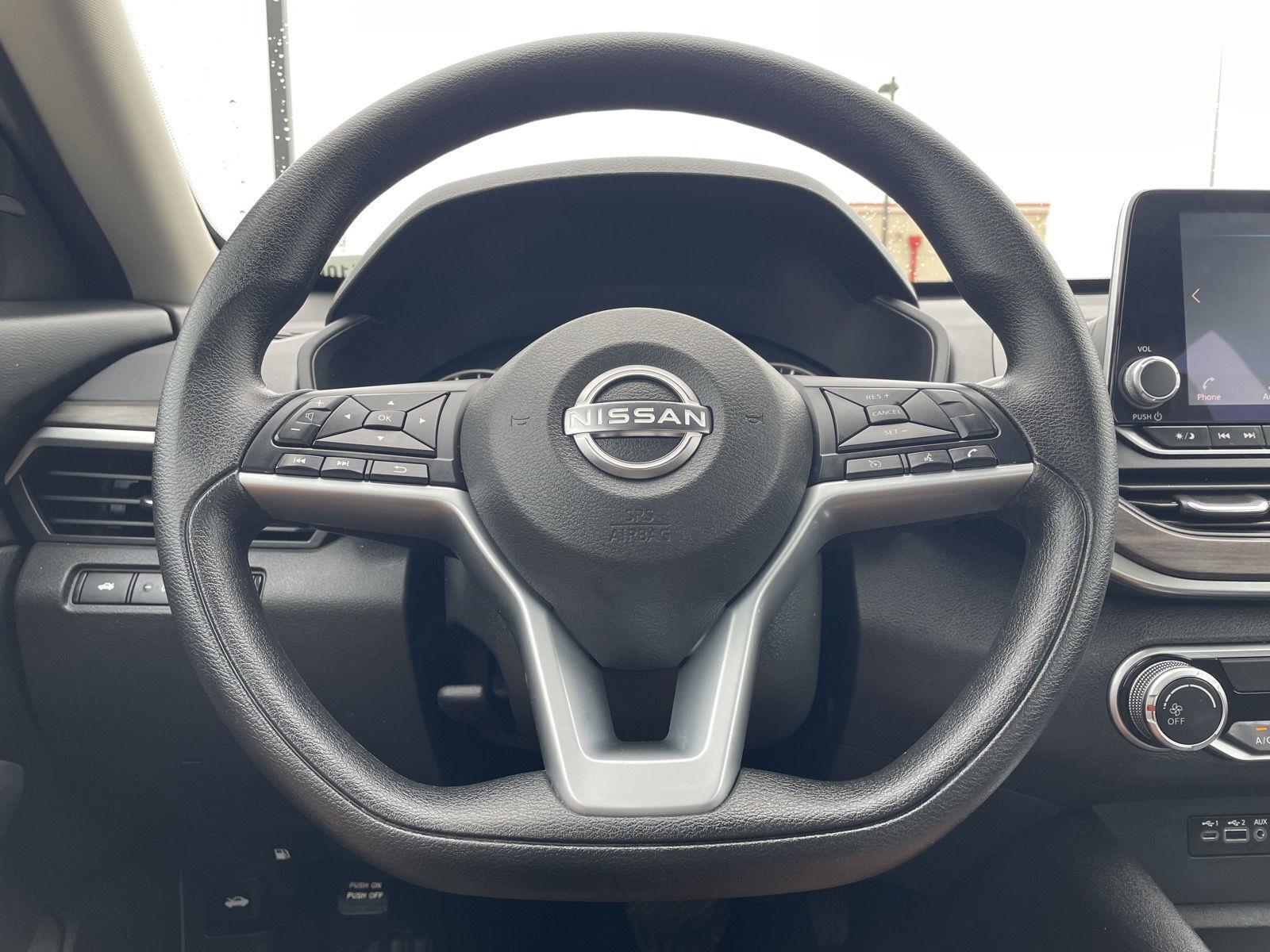 Vehicle photo 12