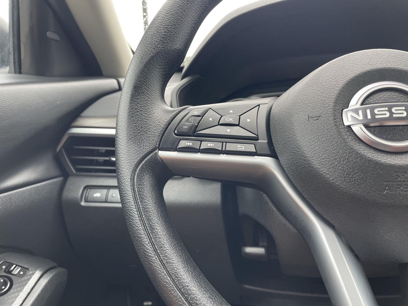 Vehicle photo 13